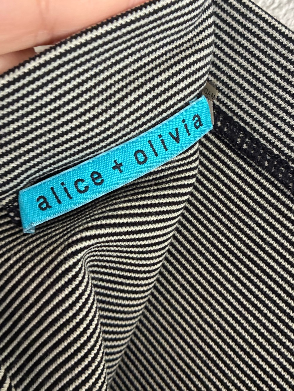 Alice +Olivia Black & White Stripped Pencil Mid Skirt 4 - Picture 9 of 10
